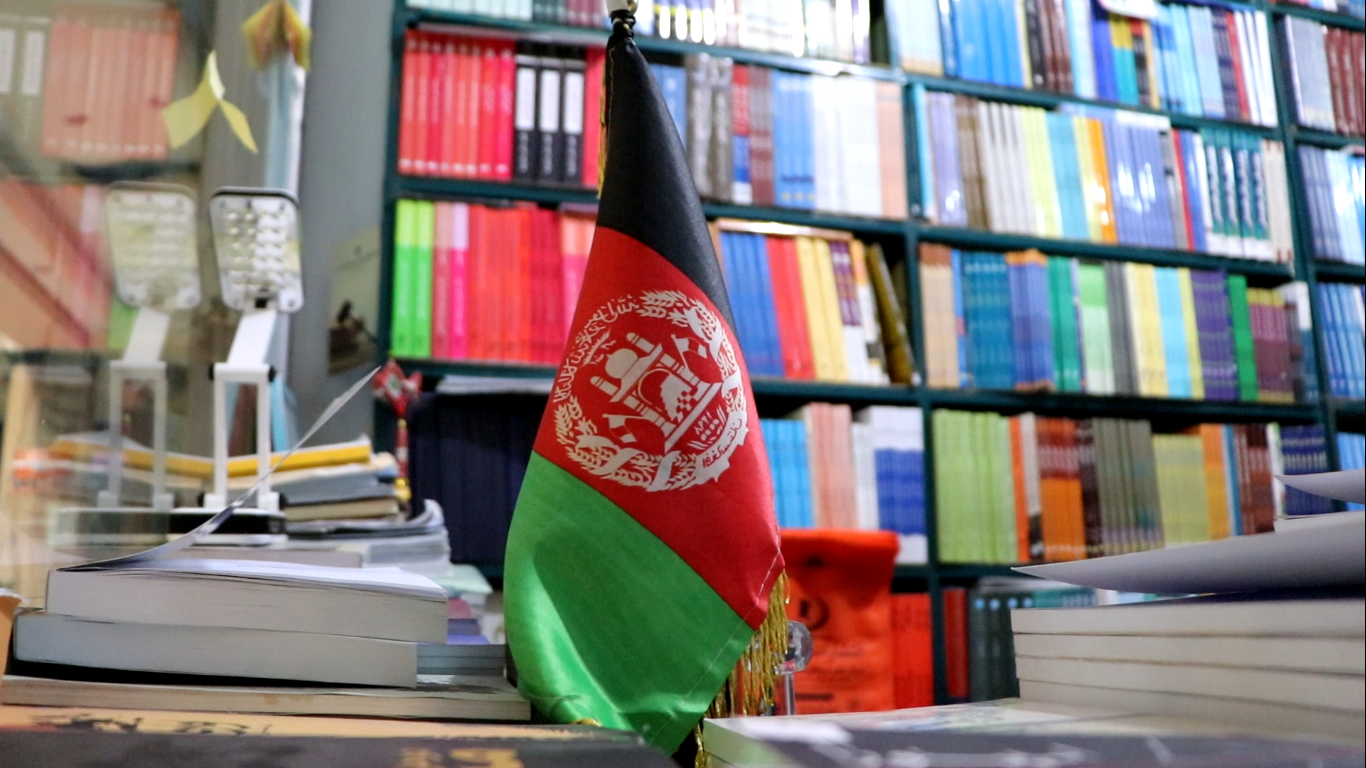 Zapiski z Afganistanu #3 Na targu książek w Kabulu: W obawie przed karami ze strony talibów Afgańczycy pozbywają się niektórych książek